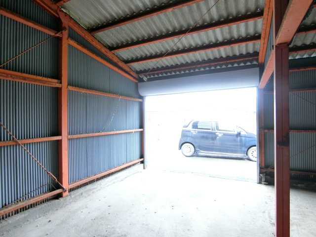 灘町3丁目ガレージの駐車場