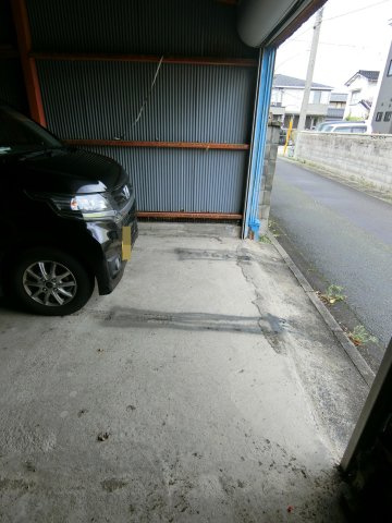 灘町3丁目ガレージの駐車場