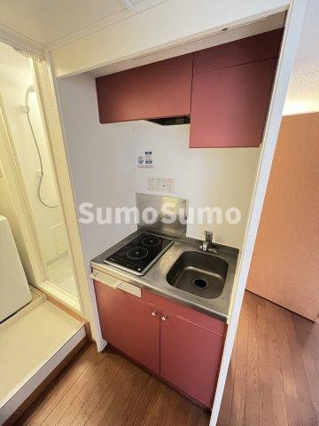 レオパレス岡本のキッチン|コンパクトなキッチンで掃除もラクラク