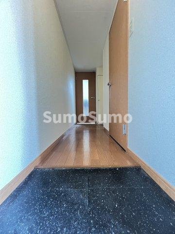 レオパレス岡本の玄関|収納もある玄関です