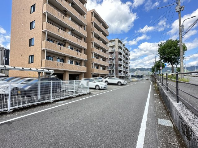 ヴィラ鯉ノ丸 Ⅰの駐車場