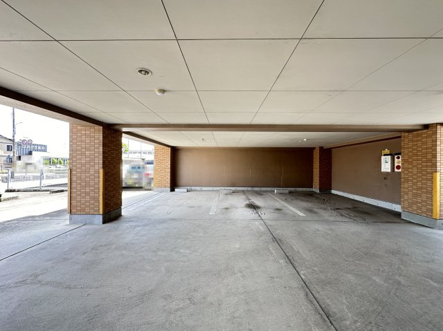 ヴィラ鯉ノ丸 Ⅰの駐車場