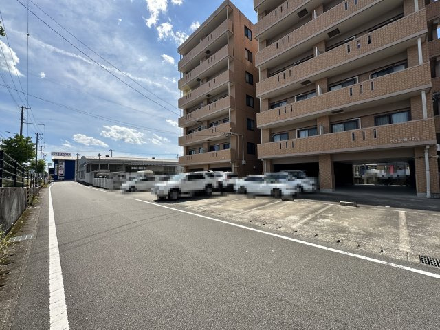 ヴィラ鯉ノ丸 Ⅰの駐車場