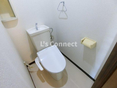 【トイレ】 | グランドール泉中央Ⅱ | 温水洗浄便座付きのトイレ。