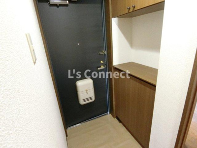 【玄関】 | グランドール泉中央Ⅱ | 下駄箱付きで靴も収納できます。