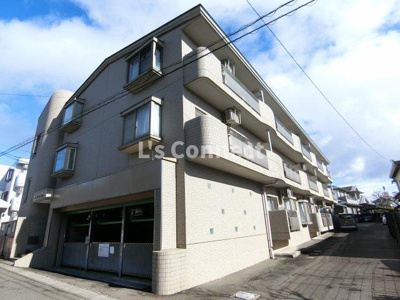 【外観】 | グランドール泉中央Ⅱ | 3階建てのマンションです。