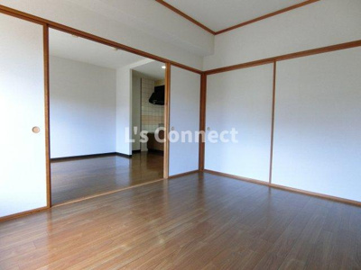 【内装】 | グランドール泉中央Ⅱ | ＬＤＫと隣の洋室は繋げて使うこともできます。