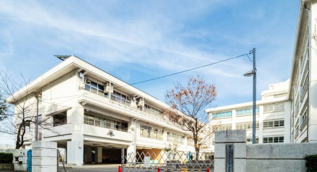 THE QUIET BLOCK｜西鎌倉に佇む、角地の余白の周辺|西鎌倉小学校：徒歩14分