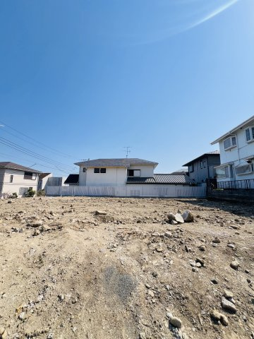 THE QUIET BLOCK｜西鎌倉に佇む、角地の余白の外観|北西側の道路からみた敷地内