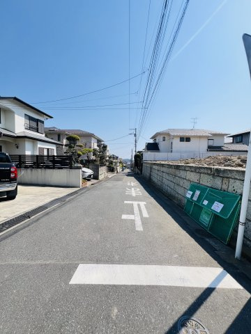 THE QUIET BLOCK｜西鎌倉に佇む、角地の余白の周辺|北東側の全面道路：約4ｍ