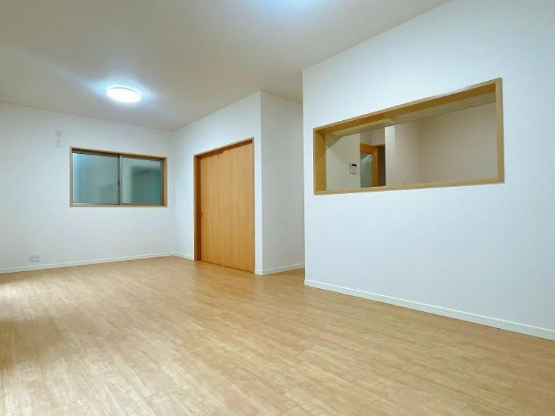 茅ヶ崎市ひばりが丘　中古戸建の居間・リビング|使いやすいリビングです