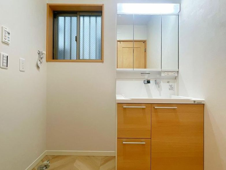 茅ヶ崎市ひばりが丘　中古戸建の独立洗面台|独立洗面化粧台が付いています
