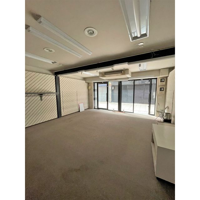 問屋町1-5店舗の内装
