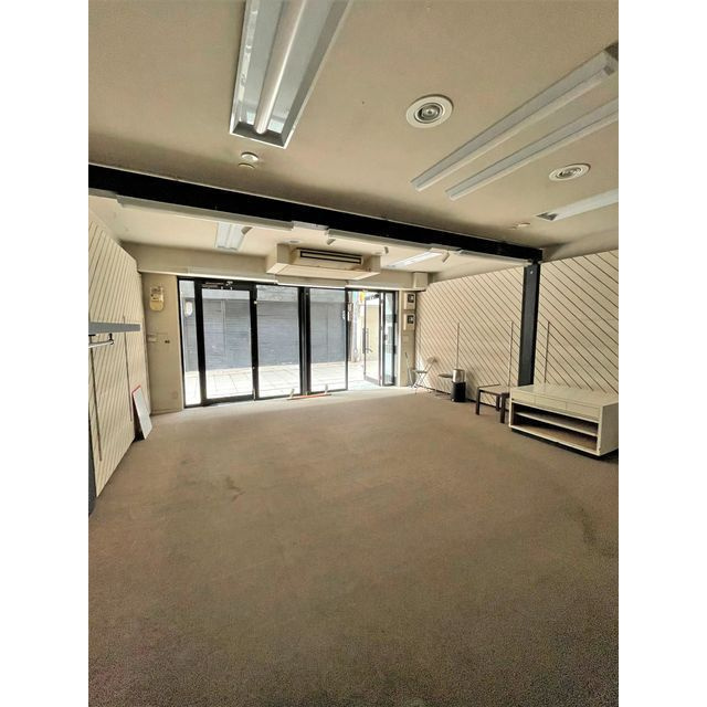 問屋町1-5店舗の内装