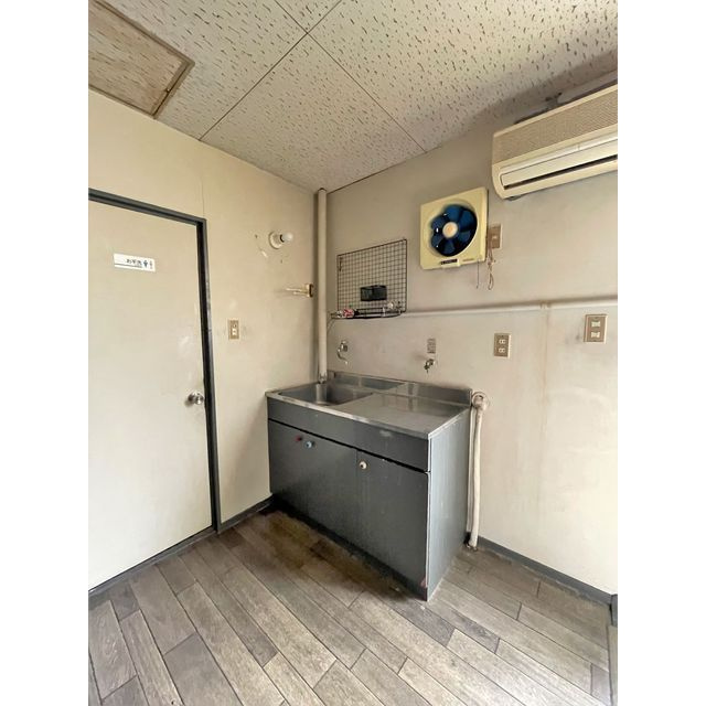 問屋町1-5店舗の内装