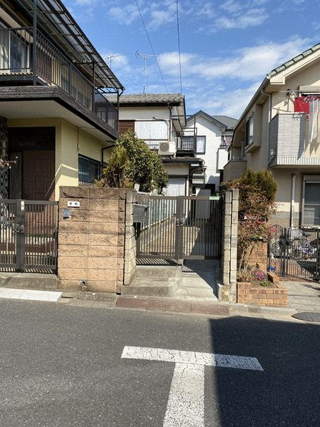 南大泉貸家のエントランス