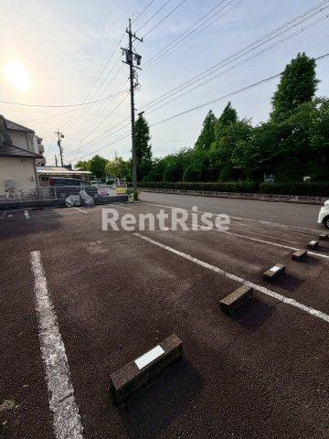SurplusⅡ　PARK　SIDE　BLUEの駐車場