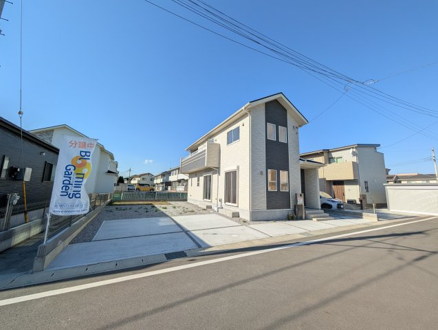 【外観】 | ブルーミングガーデン前橋市上新田町ー③ | 全棟カースペース並列2台可能です！