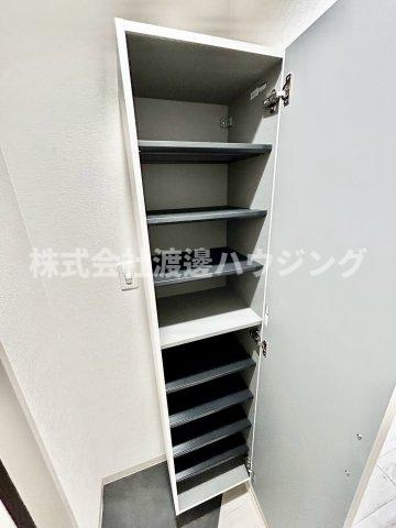 センチュリー江坂の収納|天井高シューズBOX