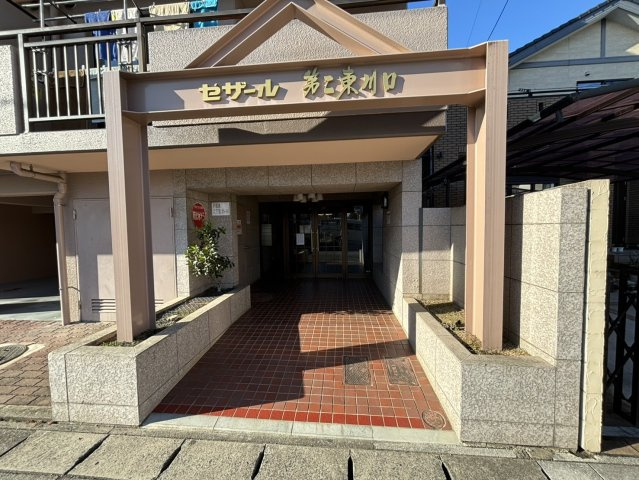 セザール第二東川口のエントランス