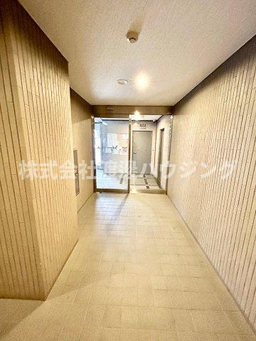 ハルフィー江坂のロビー