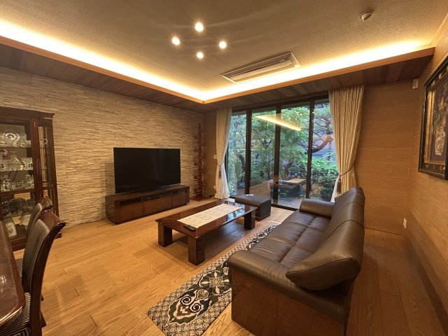 帝塚山1丁目　戸建の居間・リビング