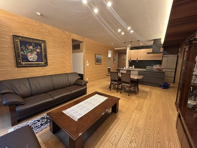 帝塚山1丁目　戸建の居間・リビング