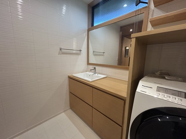 帝塚山1丁目　戸建の独立洗面台