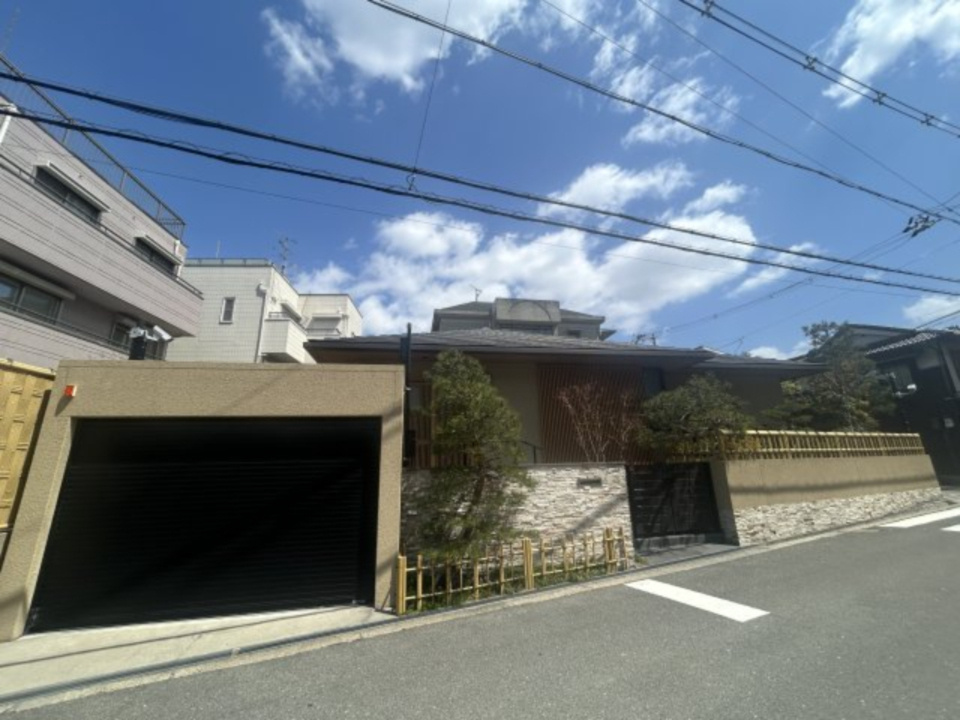 帝塚山1丁目　戸建の前面道路含む現地写真