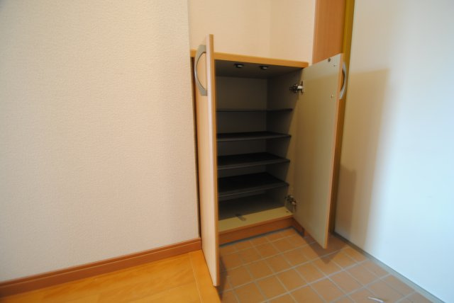 久留米市御井旗崎３丁目の賃貸マンションの収納