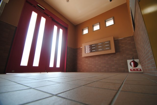 久留米市御井旗崎３丁目の賃貸マンションのエントランス