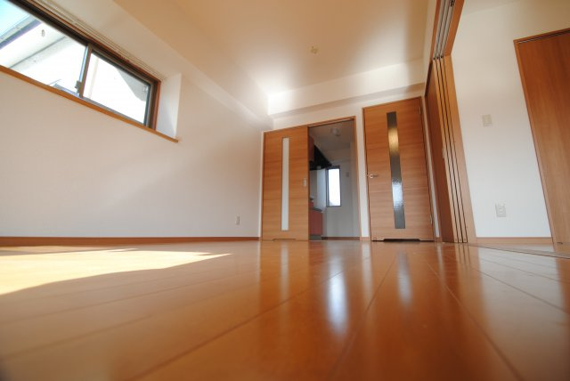 久留米市御井旗崎３丁目の賃貸マンションの居間・リビング