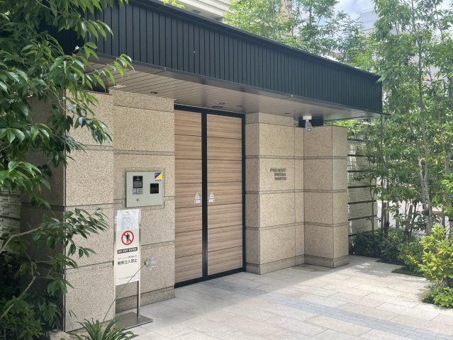 プレミスト梅田NORTHのエントランス