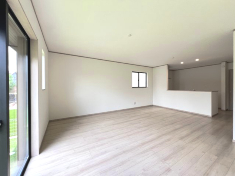 高浜市湯山町３期　２号棟の居間・リビング