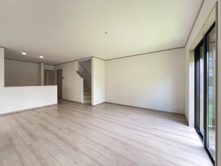 高浜市湯山町３期　２号棟の居間・リビング