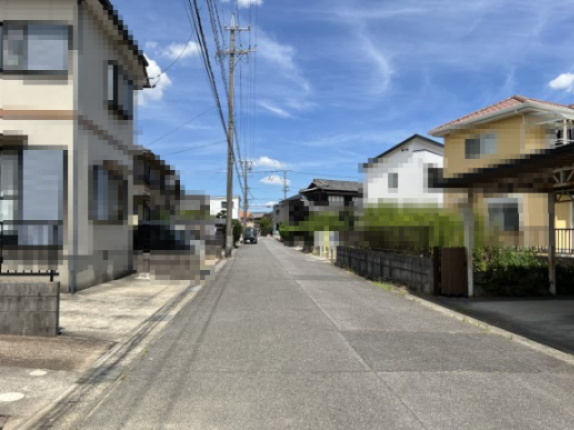 高浜市湯山町３期　２号棟の前面道路含む現地写真