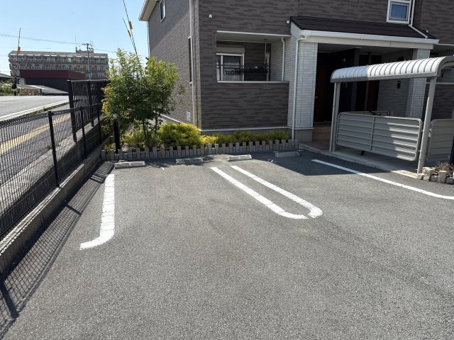 ドゥ　エスポワールの駐車場