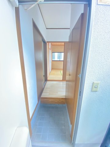 ハイツ茨木の玄関