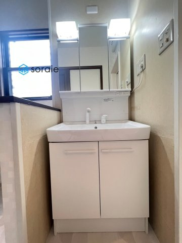 川越市かすみ野2丁目　中古戸建の独立洗面台