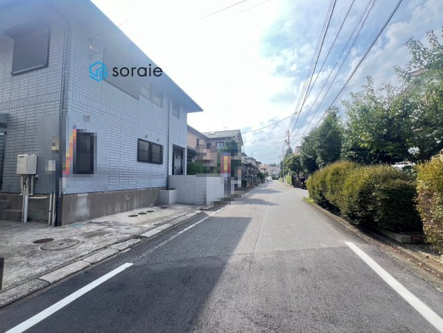 川越市かすみ野2丁目　中古戸建の前面道路含む現地写真