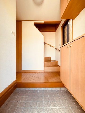 岩屋戸建の玄関