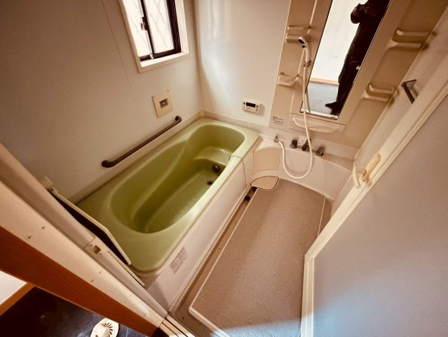 岩屋戸建の浴室