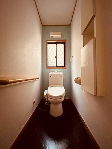 岩屋戸建のトイレ