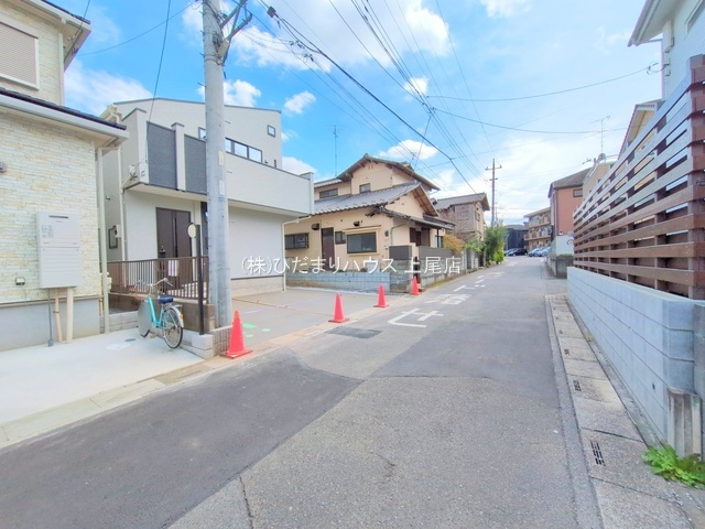 上尾市瓦葺①　新築戸建　ミラスモシリーズ01の前面道路含む現地写真