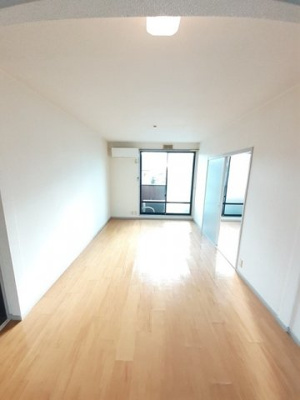 【居間・リビング】 | メゾングランデＢ | ゆったり過ごせる居間です