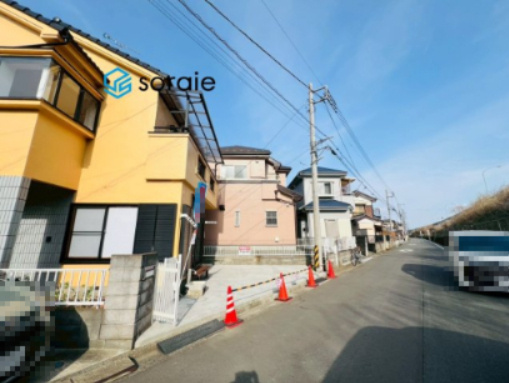川越市的場２丁目　中古戸建ての前面道路含む現地写真