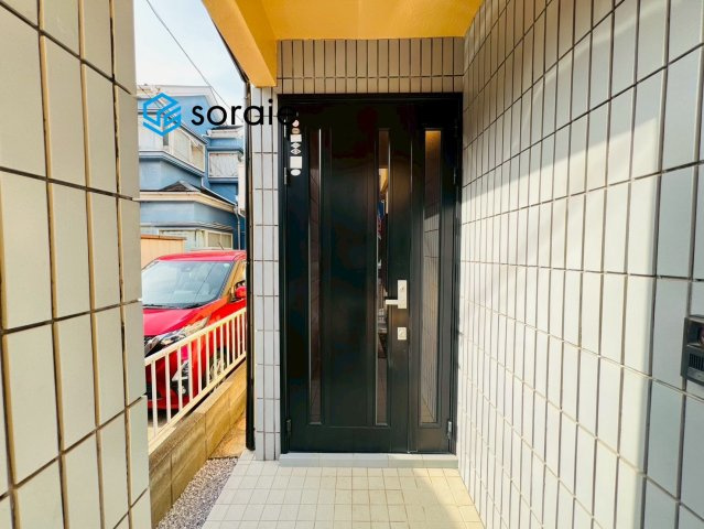 川越市的場２丁目　中古戸建ての玄関