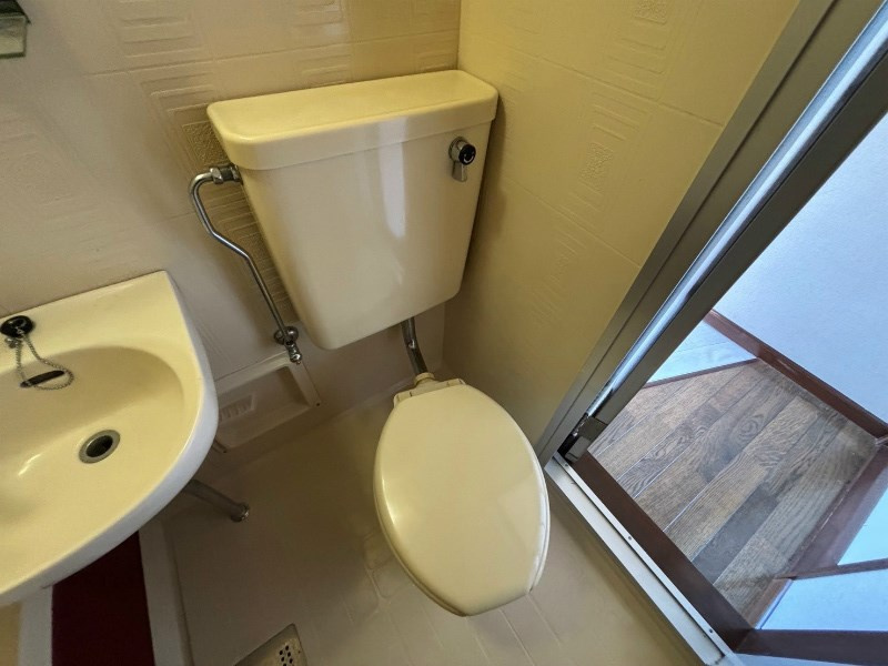 落ち着いた色調のトイレです