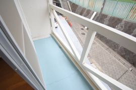 外からの目が気にならないバルコニーで洗濯物が干せます