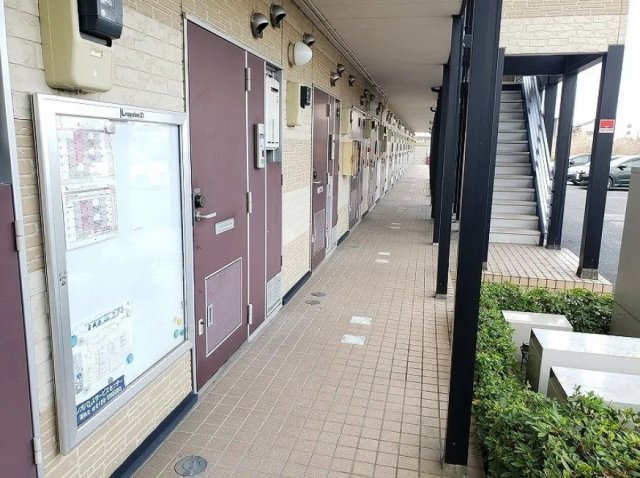 レオパレスNAGAKURAのエントランス